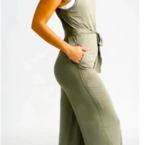 Zyia olive jumpsuit - Picture 2 of 7